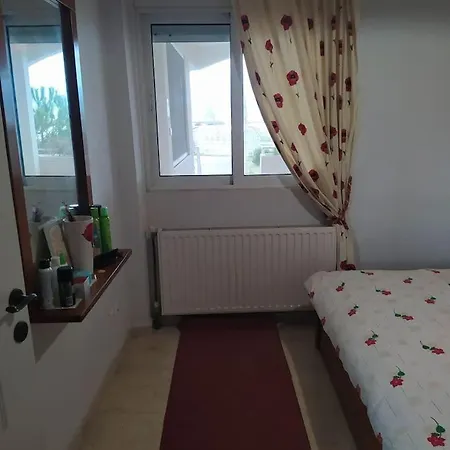 Serafim House
