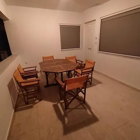 Serafim House Thronion