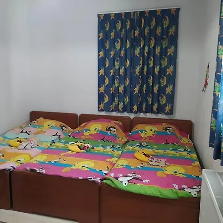 Serafim House * Thronion