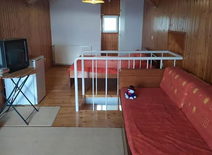 Holiday home Serafim House Thronion