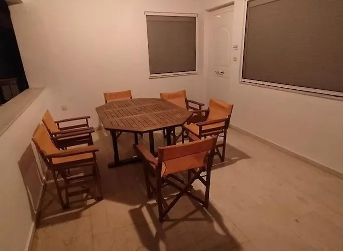 Serafim House Thronion